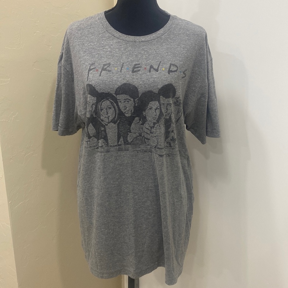 FRIENDS gray T-shirt- size XL